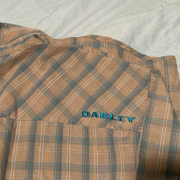 Oakley, Button-Up Shirt, Size L/G, Tan & Blue/White stripes - Picture 5 of 5